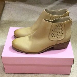 NWT Crown Vintage leather booties
